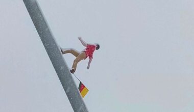 Wie kam die Fahne an das Kunstwerk?