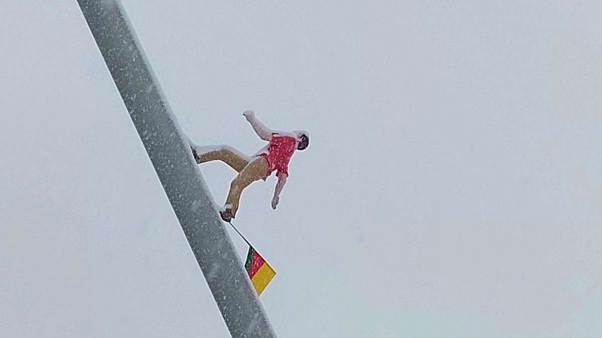 Wie kam die Fahne an das Kunstwerk?