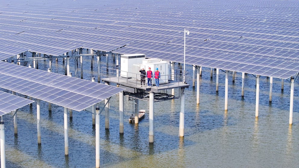 China baut seine Stromerzeugung massiv aus – hier eine Photovoltaik-Anlage im Yanghu-See bei Tianchang. Die russischen Lieferungen werden immer uninteressanter für das Land