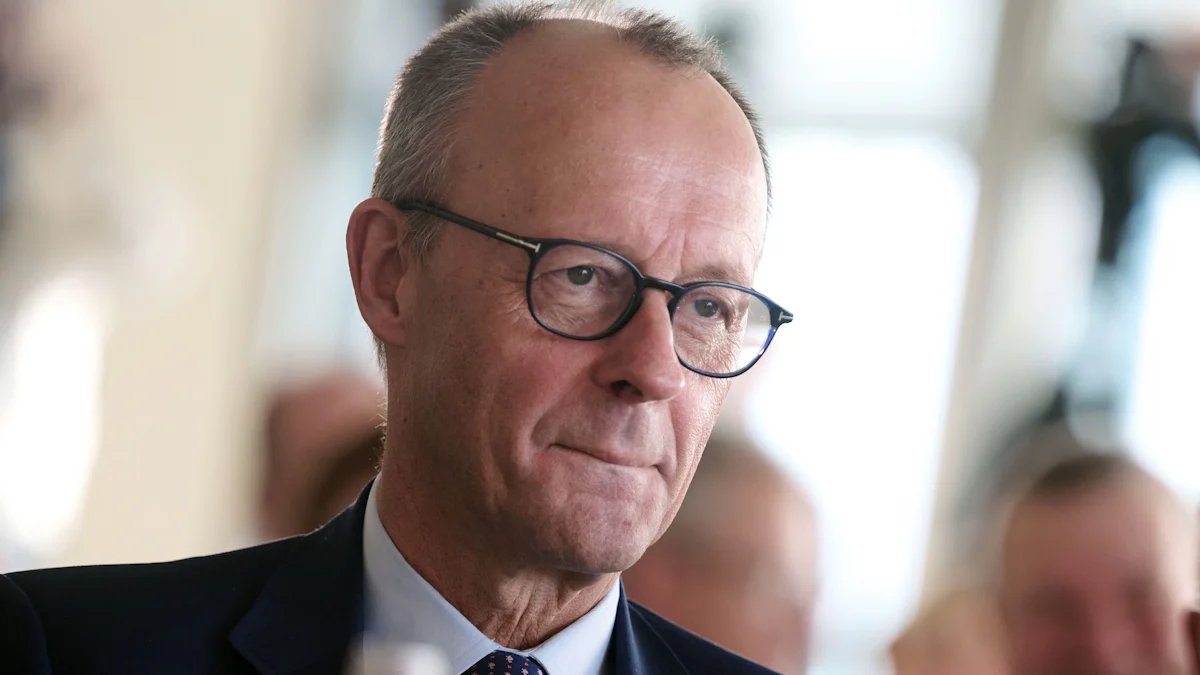 Zölle: Bundesregierung reagiert zurückhaltend auf Trump, Macron wird deutlich - Politik