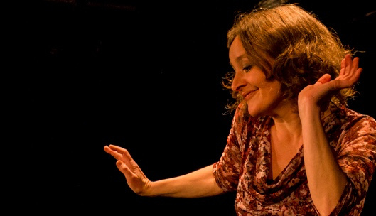 Unverschämt weiblich Solo für eine Frau von und mit Daniela Dillinger in Nürnberg, Theater, 23.01.2026, Rote Bühne