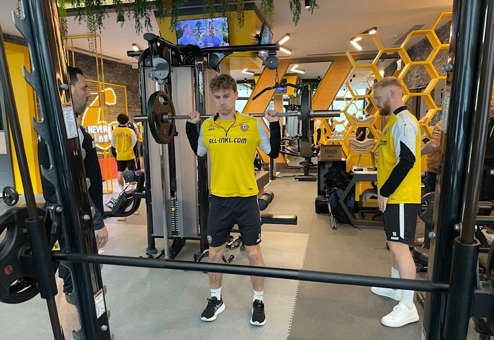 Dynamos Dominik Kother schuftet im Wintercamp in der Türkei im Kraftraum