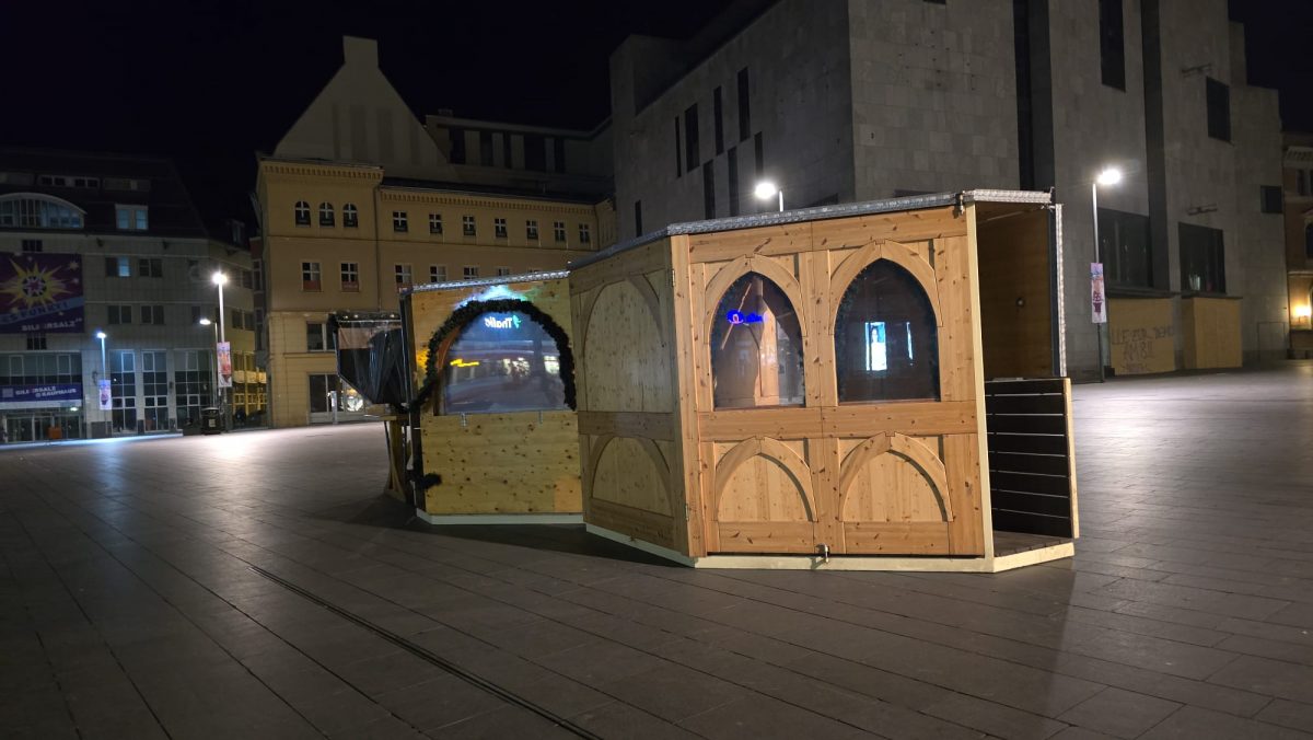 Weihnachtsmarkt-Aufbau auf dem Marktplatz in Halle (Saale) hat begonnen – Du bist Halle