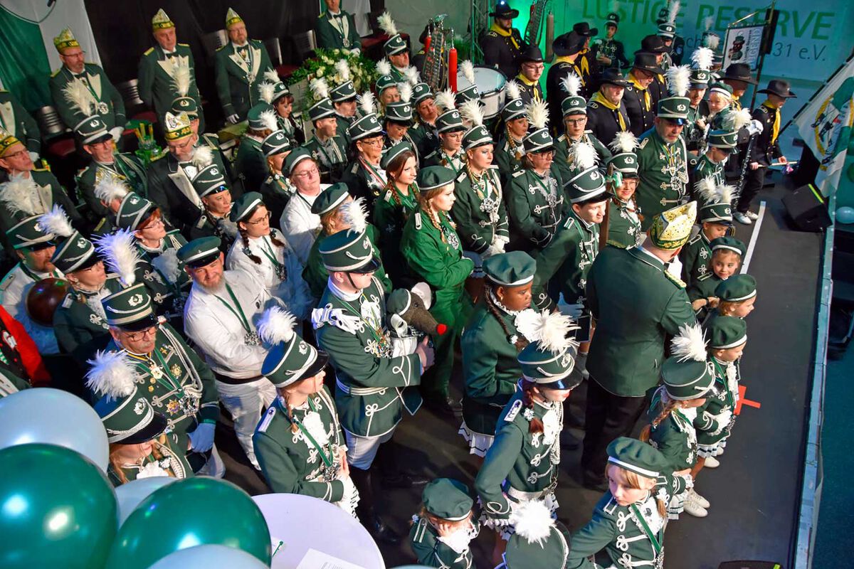 Volles Haus beim Reservisten-Kinder-Karneval. Stolze 7x11 Jahre feiern schon die Kinder der Lustigen Reserve aus Eschweiler mit Ihren großen und kleinen Gästen. Foto: KG Lustige Reserve Eschweiler 1931 e. V. – Helmut Kappes - Volles Haus beim Reservisten-Kinder-Karneval. Stolze 7x11 Jahre feiern schon die Kinder der Lustigen Reserve aus Eschweiler mit Ihren großen und kleinen Gästen. Foto: KG Lustige Reserve Eschweiler 1931 e. V. – Helmut Kappes -