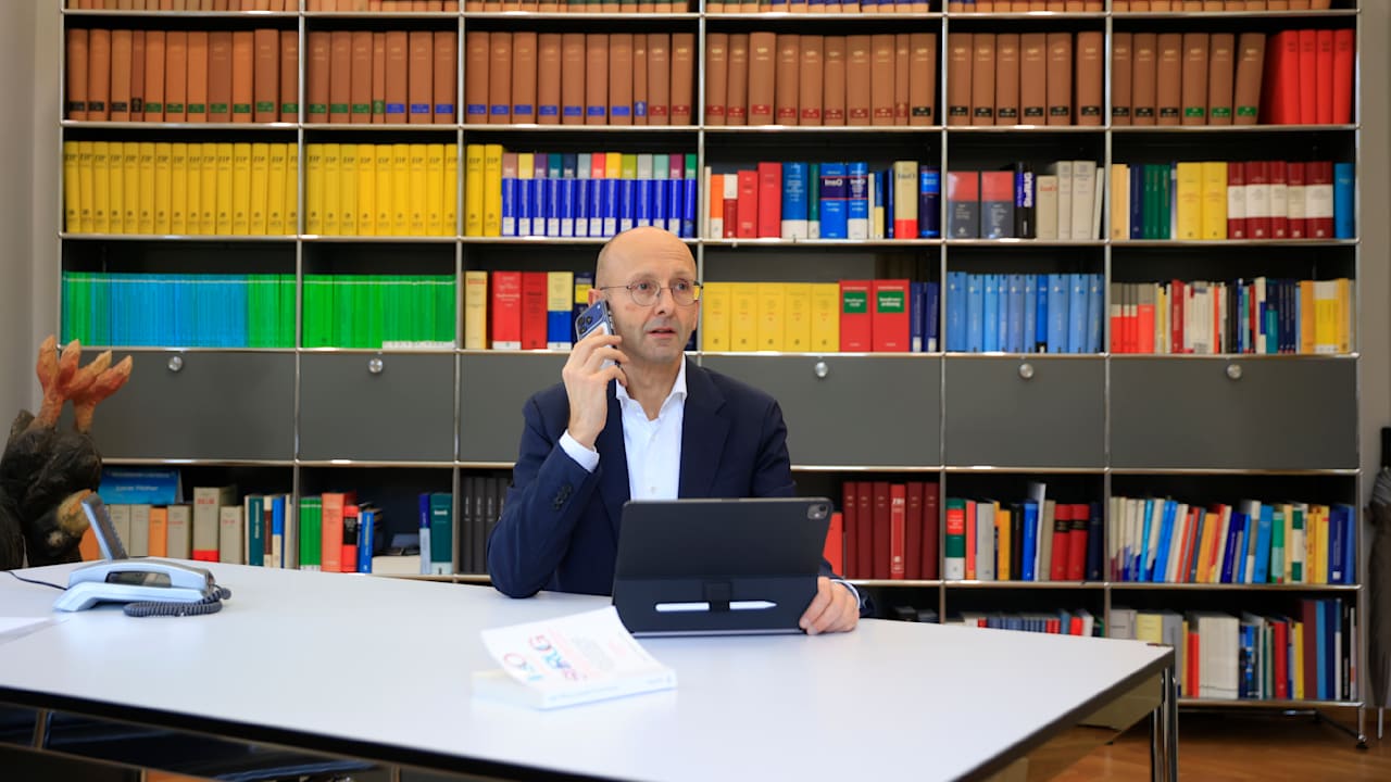 Firmen-Retter warnt vor langer Pleitewelle – Insolvenz-Höhepunkt noch nicht erreicht | Politik