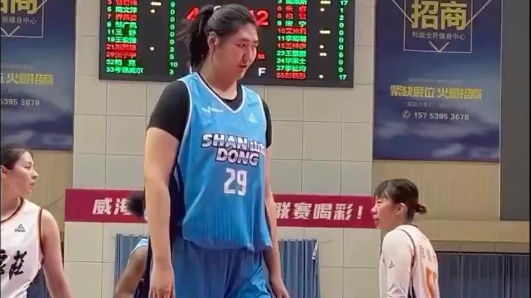 Basketballerin Zhang Ziyu ist erst 18: Größte Spielerin der Welt legt los! | Sport