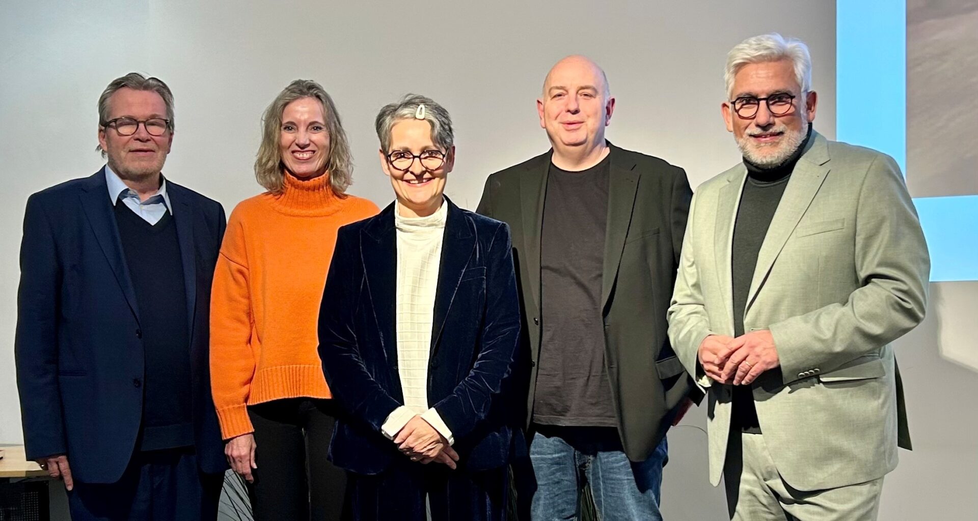 „Der ganz normale Wahnsinn“ mit OB Jörg Lukat, Schauspielerin Maria Wolf und dem Kabarettisten Frank Goosen