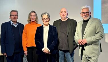 „Der ganz normale Wahnsinn“ mit OB Jörg Lukat, Schauspielerin Maria Wolf und dem Kabarettisten Frank Goosen