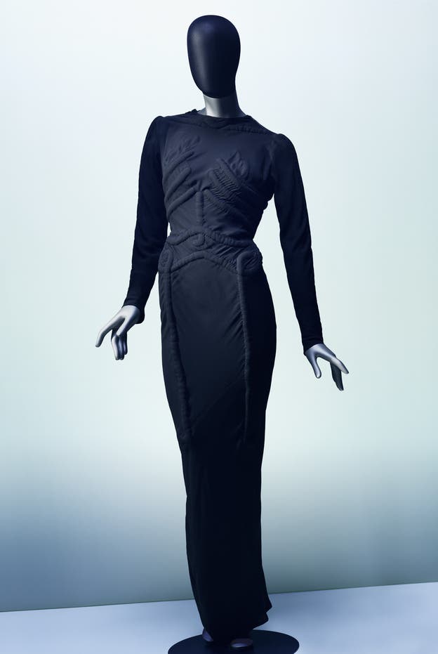 Das «Skeleton Dress» aus dem Jahre 1938 ist durch eine Zusammenarbeit zwischen Elsa Schiaparelli und Salvador Dalí entstanden.