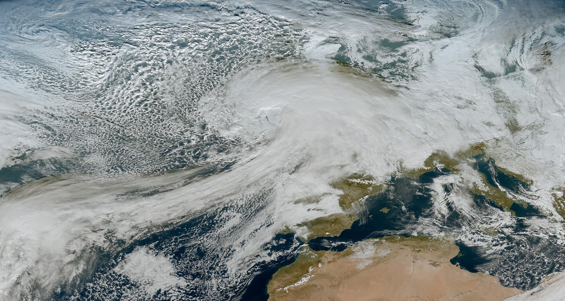 Sturm Goretti lähmt Nordeuropa, schaltet den Strom ab und stoppt den Verkehr -