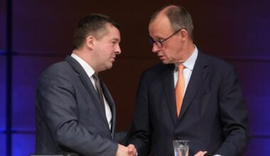 Sachsen-Anhalts designierter Ministerpräsident Sven Schulze (links) mit Kanzler Friedrich Merz (beide CDU) beim Neujahrsempfang der IHK und der Handwerkskammer in Halle.