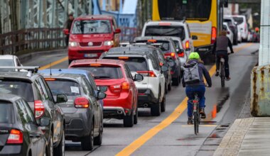 Verkehr - Pendler in Leipzig und Dresden stehen rund fünf Tage im Stau - Wirtschaft