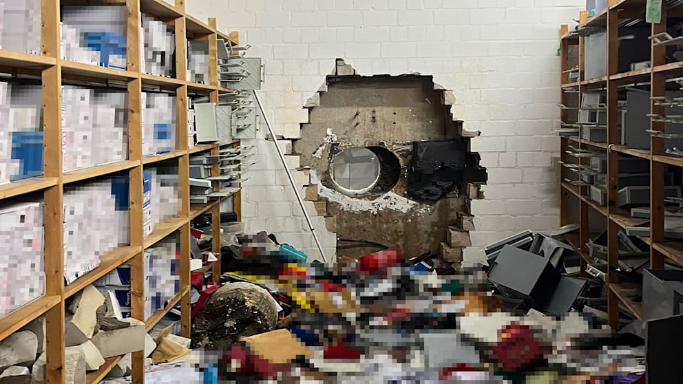 Blick in den erst Tage nach dem Raub geplünderten und verwüsteten Tresorraum