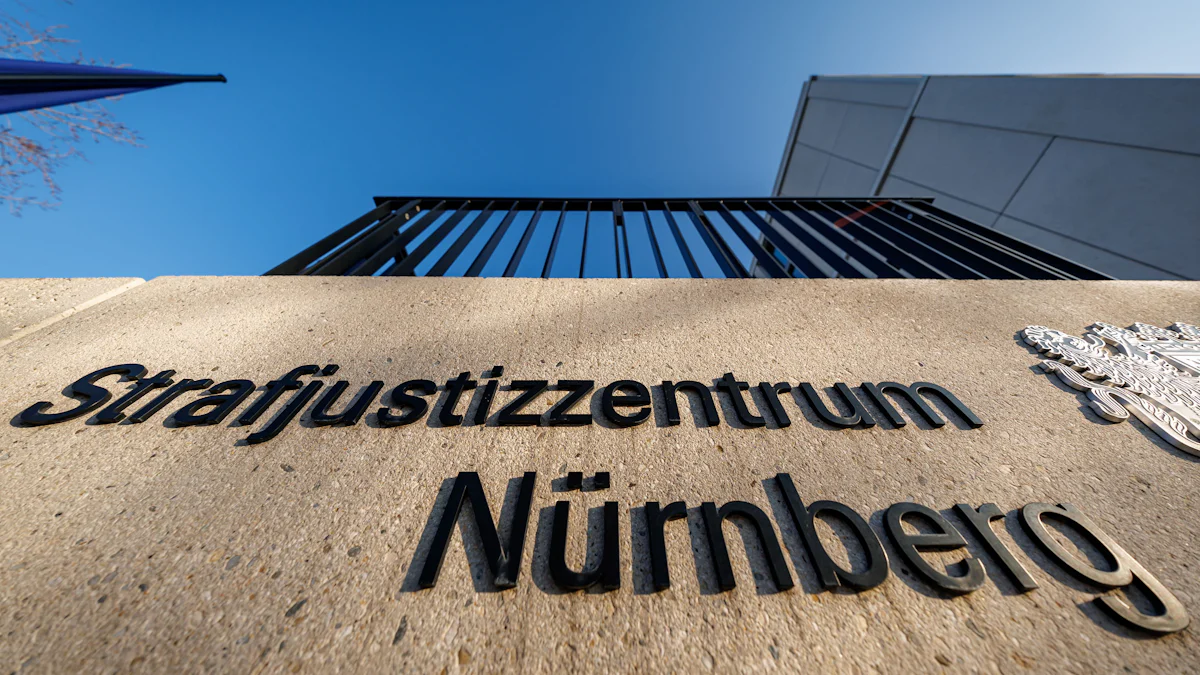 Prozess in Nürnberg: Mord im Alter von 15 Jahren: Neuneinhalb Jahre Jugendstrafe - Bayern