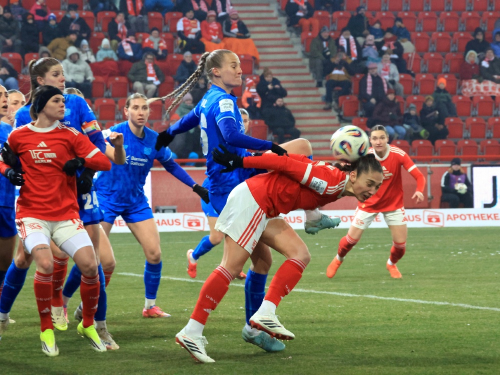 Umkämpftes Duell in Berlin (Foto: IMAGO/nordphoto GmbH /IMAGO/nordphoto GmbH/SID/Engler)
