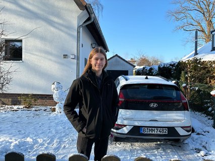 Henry Daggett vor seinem Haus