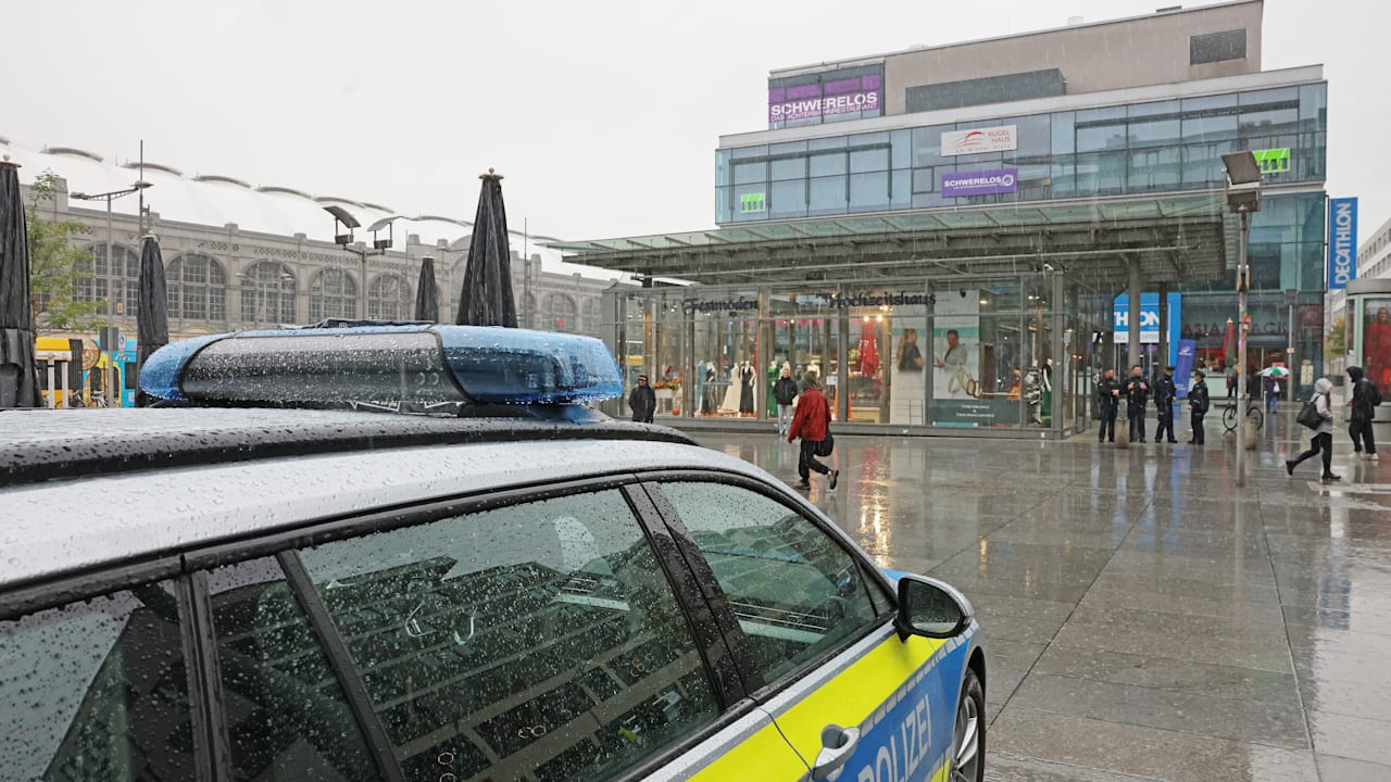 Suchte er Schutz vor der Kälte?: Feuerwehr Dresden findet Toten (43) in Tiefgarage | Regional