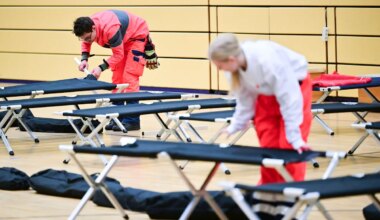 Notunterkünfte und Lichtmaste - Erste Nacht im Dunkeln: Stromausfall in Berlin dauert an - Wirtschaft