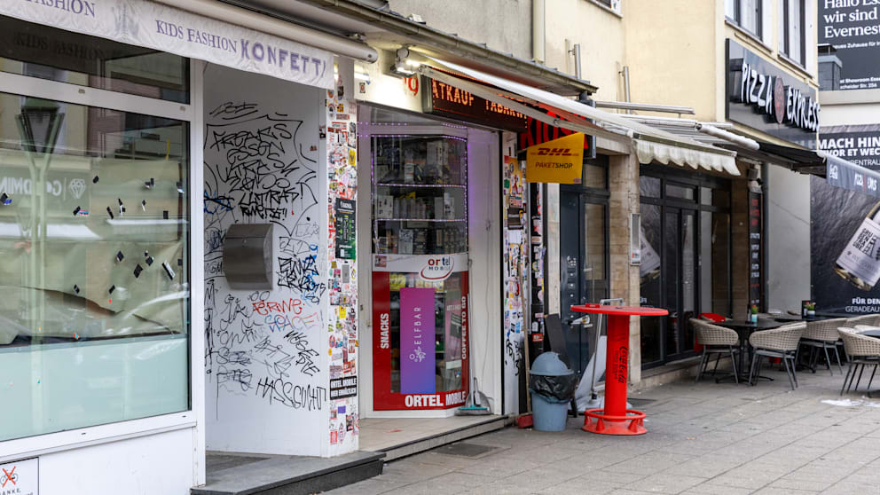 Vor diesem Kiosk auf der Rüttenscheider Straße in Essen geschah der brutale Angriff, Tatzeit war der 20. Dezember gegen 2.30 Uhr nachts
