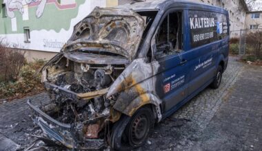 Erneut Kältebus angezündet – Verdächtiger auf frischer Tat ertappt