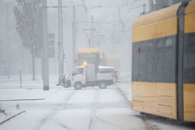 Der Wintereinbruch in Dresden sorgte für Probleme bei den Dresdner Verkehrsbetrieben (DVB).