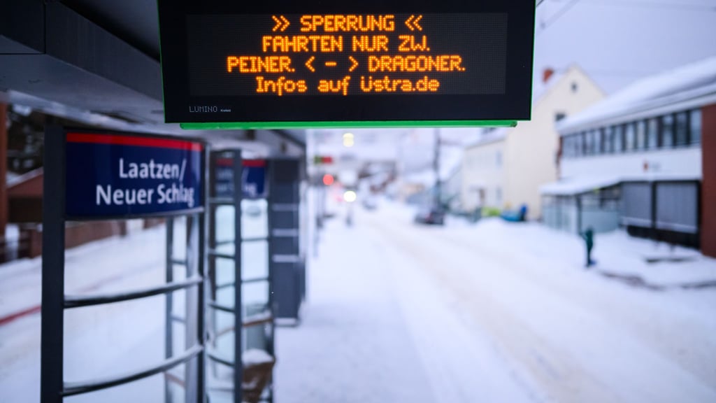 Busverkehr rollt nach Wintersturm mancherorts wieder an