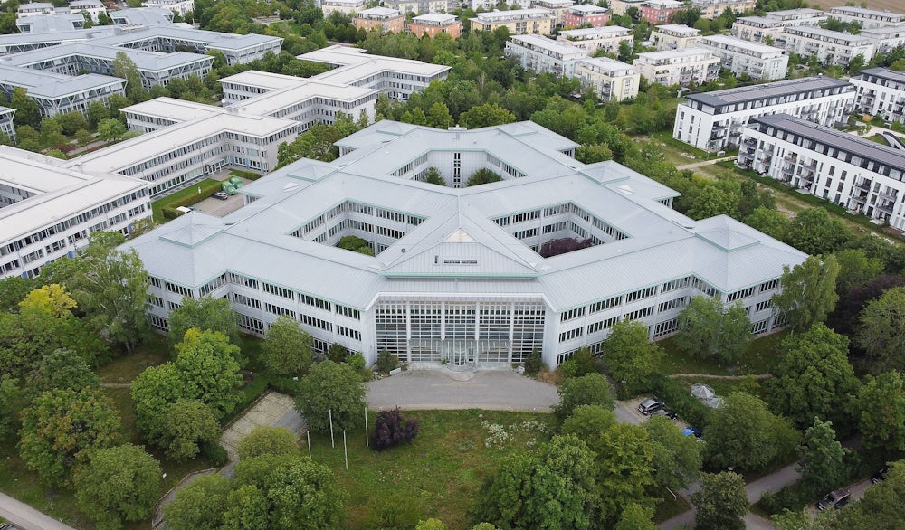 Das ehemalige MSD-Gebäude in Haar: Nach dem Motto „Schule statt Leerstand“ soll in den weitläufigen Komplex in Haar eine Realschule und eine Fach- und Berufsoberschule einziehen.