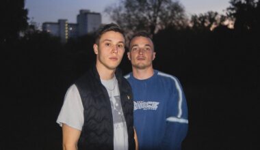 Hinterlandgang feiert mit neuem Album Megaerfolg in den Charts