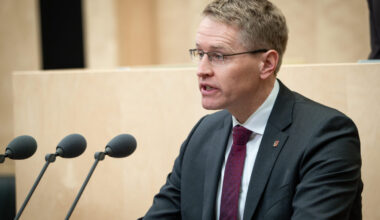 Das Bild zeigt Schleswig-Holsteins Ministerpräsidenten Daniel Günther von der CDU.