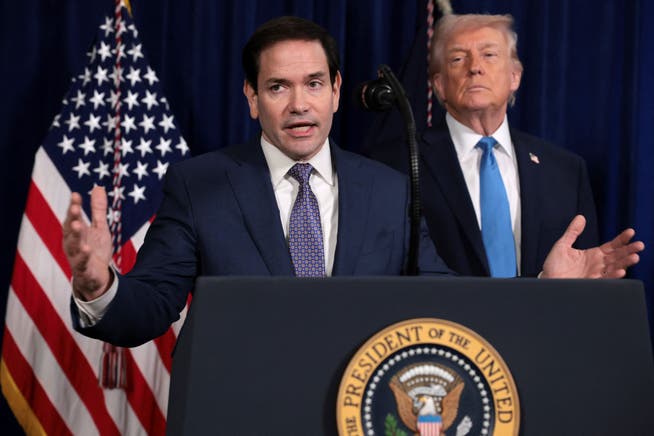 Der amerikanische Aussenminister Marco Rubio sprach am Samstag während der Pressekonferenz nach dem Angriff der USA auf Venezuela.