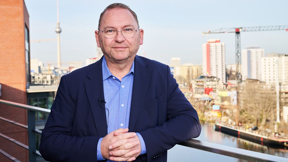 Frank Werneke (58), Bundesvorsitzender der Gewerkschaft Verdi, erwartet in den Tarifverhandlungen im öffentlichen Dienst ein „realitätstaugliches“ Angebot der Arbeitgeber