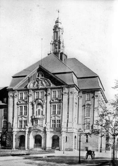 Historische Aufnahme: So sah das Gerichtsgebäude am Volgersweg einst aus …