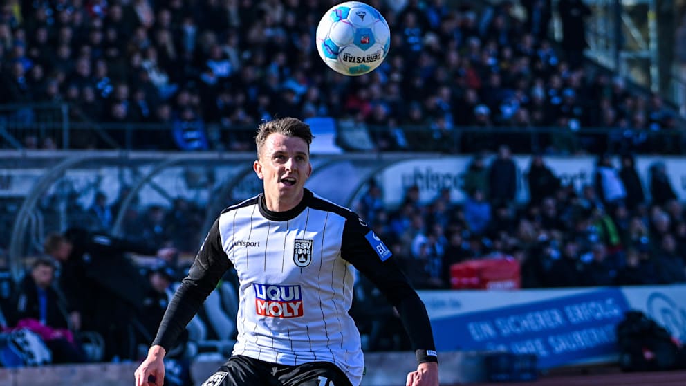 Lennart Stoll wurde in der Preußen-Jugend zum Stürmer ausgebildet, spielte zuletzt aber in Ulm überwiegend als Rechtsverteidiger