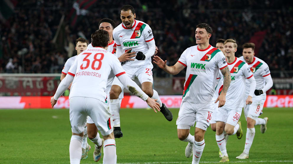 Alexis Claude-Maurice (27/Mitte) jubelt über sein Tor zum 1:0 – sein 1. Saisontor