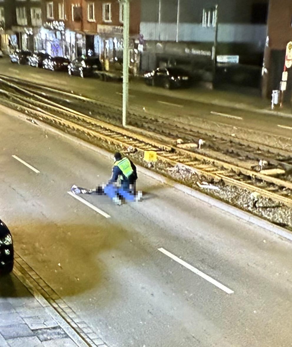 Ein Zeuge leistete Suleyman M. Erste Hilfe, doch der Kiosk-Besitzer starb später im Krankenhaus