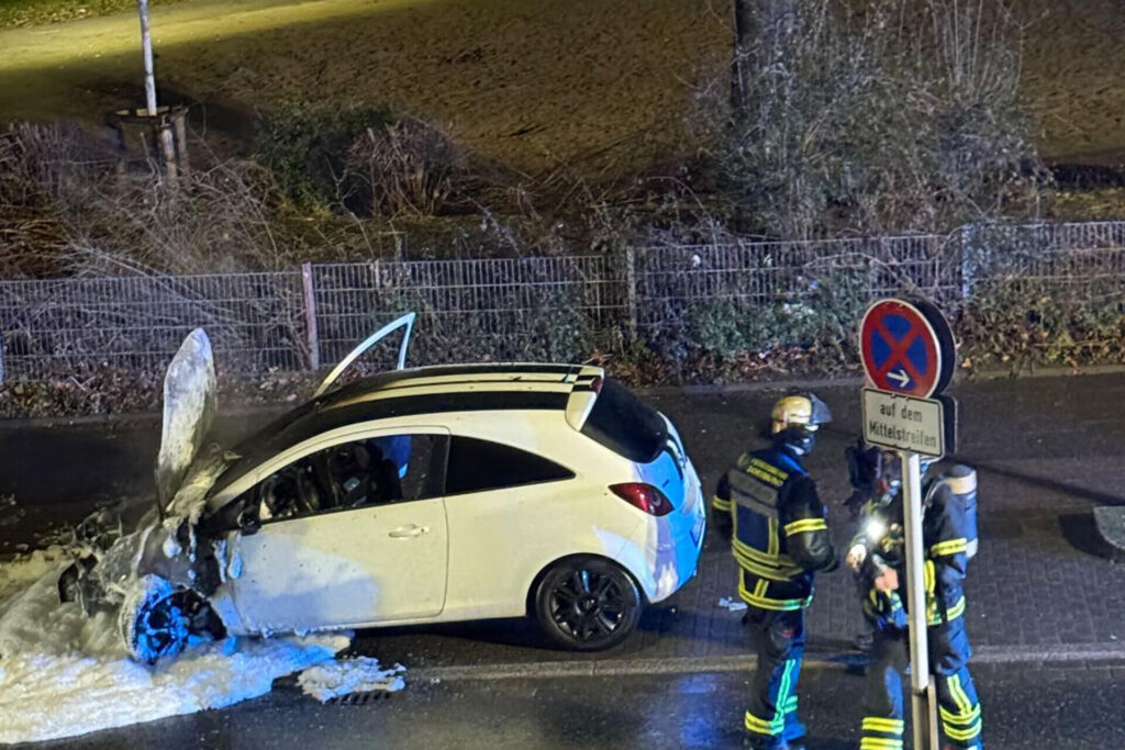 Ein Auto steht gelöscht in der Nordstadt von Dortmund.