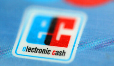 Täter erbeuten Bankkarten und PINs