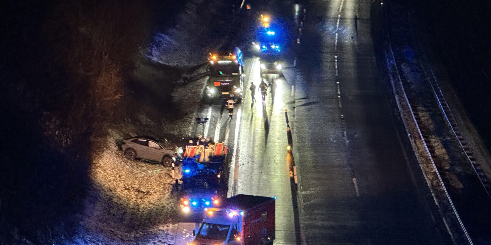 Unfall auf A45 in Höhe Kreuz Dortmund-Süd: Auto überschlägt sich