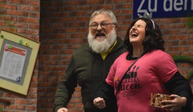 Kein „Warten auf Godot“, sondern auf den RB 50 nach Dortmund: Kulisse begeistert in Lünen