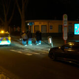 Ein Polizeiwagen steht am Nordmarkt.