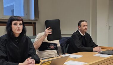 Mann schießt Bekanntem ins Bein