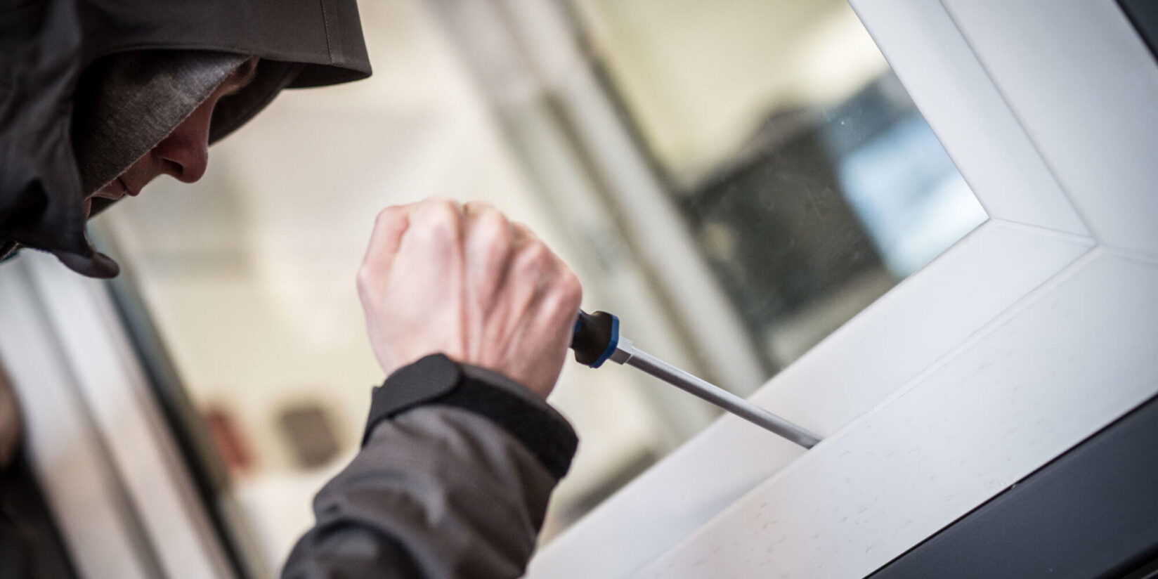 Polizei sucht nach zwei Einbrüchen Zeugen