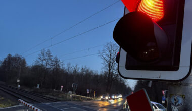 Bahnübergang Deininghauser Weg: Stau durch Schrankenschließung