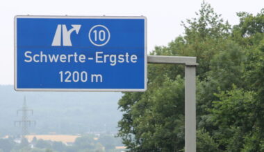 A45 bei Schwerte-Ergste: Pkw-Brand sorgt für Vollsperrung