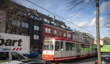 Zwei Stadtbahnunfälle in kurzer Zeit– Pkw kollidieren mit Bahn: Live-Verkehrsticker 
