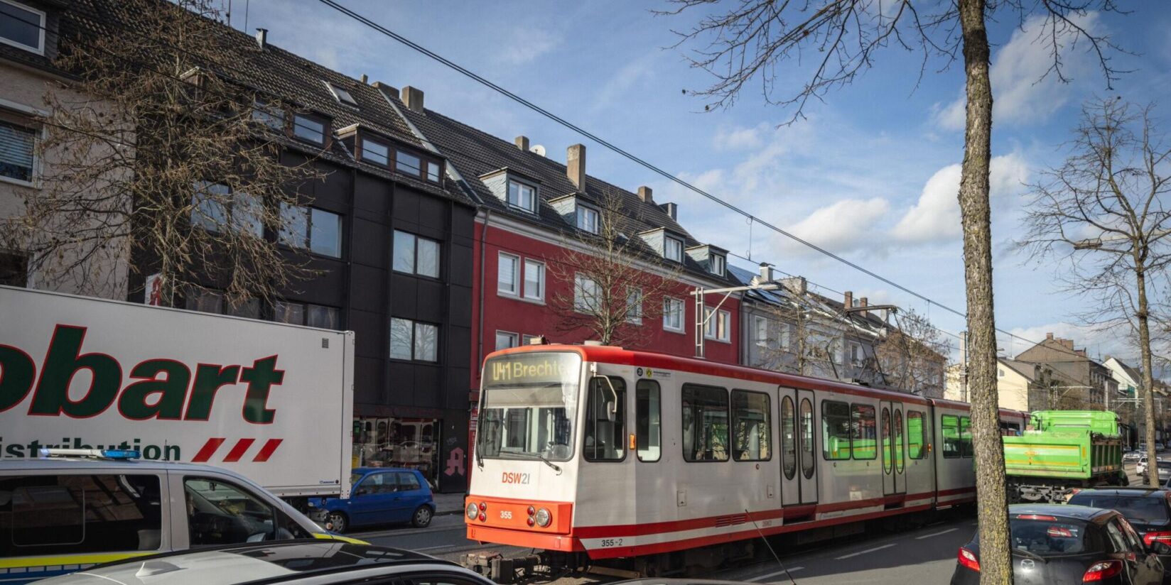 Zwei Stadtbahnunfälle in kurzer Zeit– Pkw kollidieren mit Bahn: Live-Verkehrsticker 