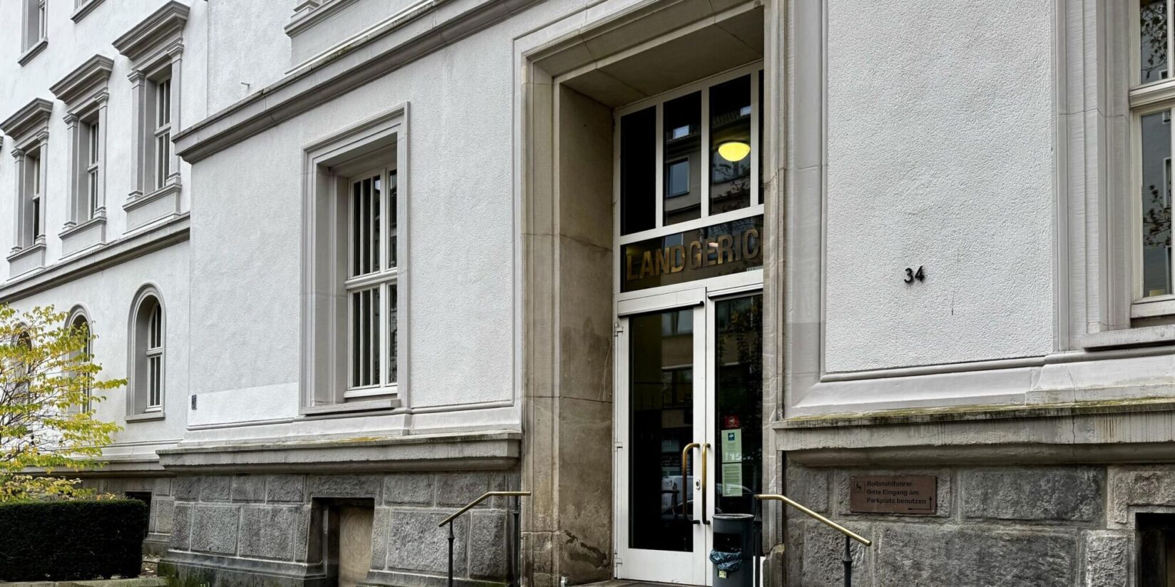 Arzt sticht in Dortmund auf Schein-Ehefrau ein: Dritter Prozess möglich