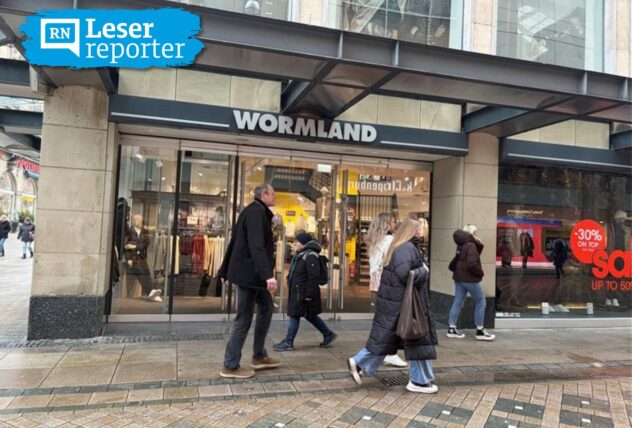 Ein Foto von der geschlossenen Wormland-Filiale am Dortmunder Westenhellweg. Davor laufen Passanten.