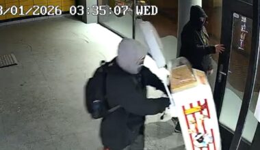 Duo klaut Popcorn-Automat aus Kiosk