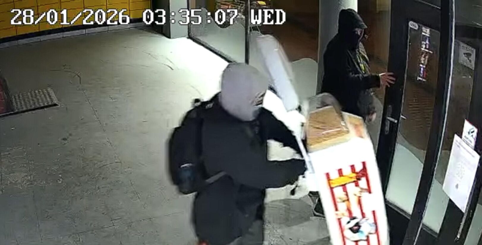 Duo klaut Popcorn-Automat aus Kiosk